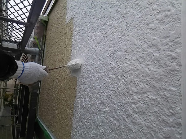 豊田市 N様邸 外壁フッソコース 外壁塗装　下塗り塗装中