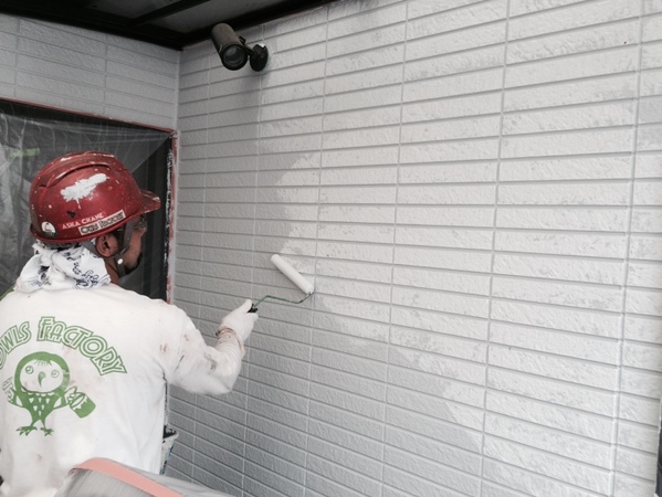 豊田市 Ｎ様邸 戸建 外壁塗装 多彩模様コース中塗り凸部分塗装中