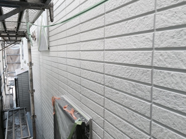 豊田市 Ｎ様邸 戸建 外壁塗装 多彩模様コース外壁中塗り凸部分完了2