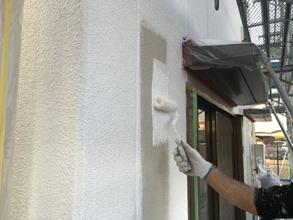 大府市　K様邸　戸建　外壁・屋根ﾌｯｿｺｰｽ外壁塗装下塗り施工中