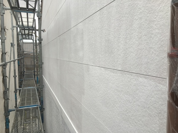 碧南市　KアパートB　外壁塗装　多彩模様コース　外壁塗装　下塗り完了