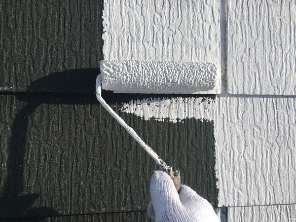 新城市　S様邸　屋根外壁　ﾌｯｿ・多模様塗装ｺｰｽ　屋根塗装　下塗り塗装中