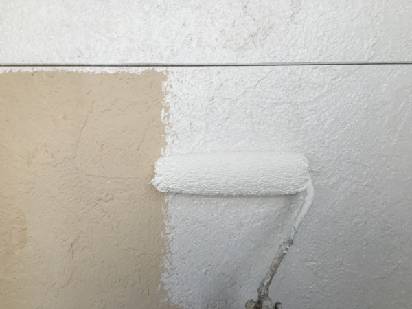 西尾市　S様邸　外壁塗装　ﾌｯｿｺｰｽ　外壁塗装　下塗り施工中