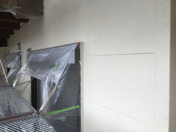西尾市　S様邸　外壁塗装　ﾌｯｿｺｰｽ　外壁塗装　中塗り完了