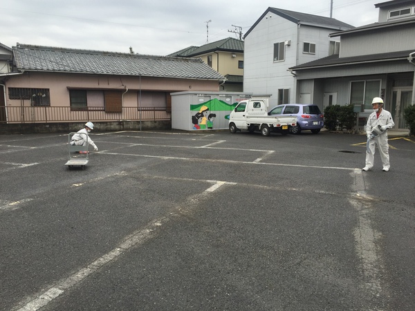 豊田市　花園自治区　白線焼付け塗装　すみ出し1