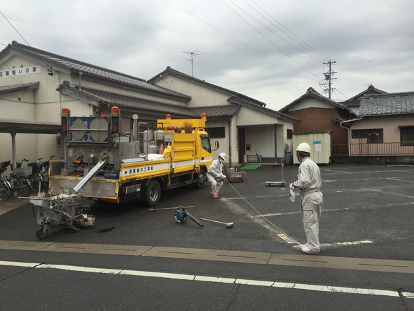 豊田市　花園自治区　白線焼付け塗装　すみ出し2