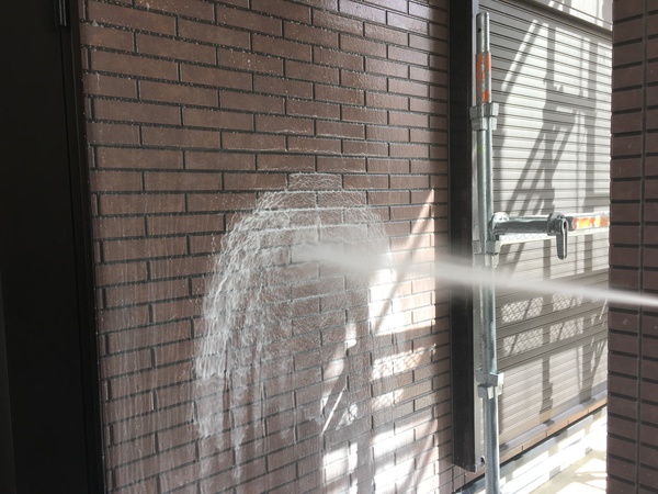 知立市 H様邸 外壁塗装 RSﾀﾞｲﾔﾓﾝﾄﾞｺｰｽ　バイオ洗浄中