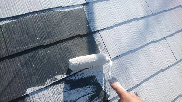 額田郡 H様邸  屋根・外壁塗装 RSシルバーグロスSiコース屋根下地処理中