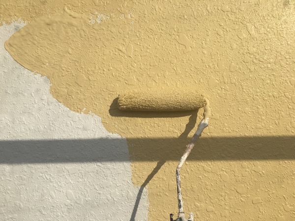 豊明市 Sアパート2 屋根・ 外壁塗装 RSシルバーグロスSiコース中塗り中