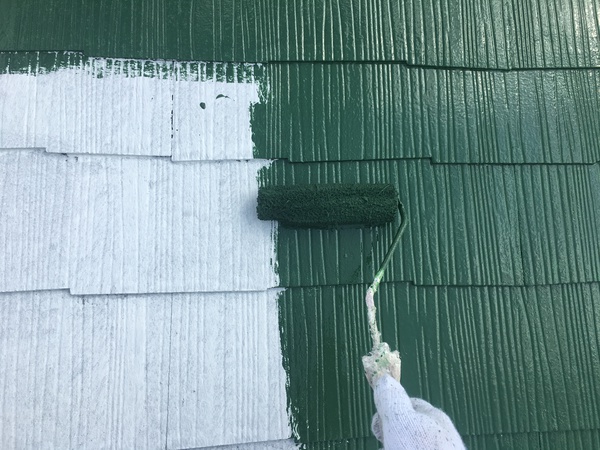 豊明市 Sアパート2 屋根・ 外壁塗装 RSシルバーグロスSiコース屋根下塗り中