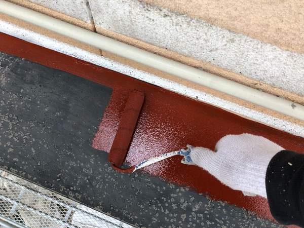 岡崎市　H様邸　外壁ｼﾘｺﾝｺｰｽ　外壁塗装　付帯塗装　シャッターBOX塗装行工事　さび止め塗装中