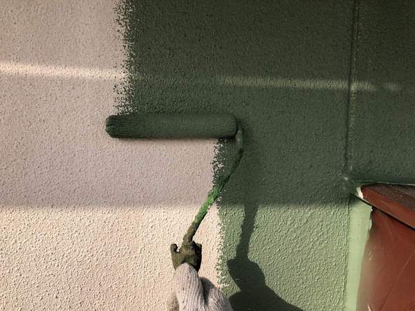 岡崎市　H様邸　外壁ｼﾘｺﾝｺｰｽ 外壁塗装　中塗り塗装施工中