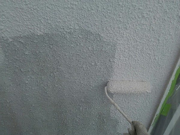 刈谷市　K様邸　屋根・外壁ﾌｯｿｺｰｽ　外壁塗装　サーフ塗装中
