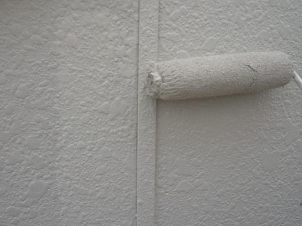 西尾市　Ｊアパート　Ｄ棟　外壁塗装　屋根塗装　シリコンコース外壁上塗り塗装中2
