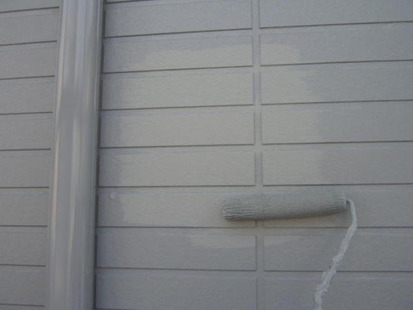 西尾市　Ｊアパート　Ｄ棟　外壁塗装　屋根塗装　シリコンコース上塗り外壁塗装中1