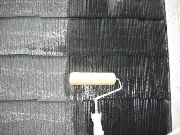 西尾市　　Ｊアパート　Ｃ棟　外壁塗装　屋根塗装　シリコンコースシーラ塗装中屋根