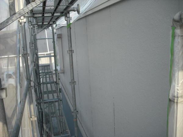 西尾市　　Ｊアパート　Ｃ棟　外壁塗装　屋根塗装　シリコンコース外壁中塗り完了