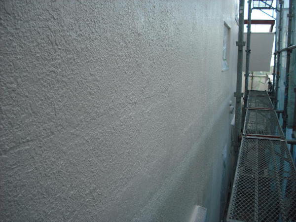 碧南市　Ｉ様邸　外壁塗装　シリコンコース下塗り塗装中