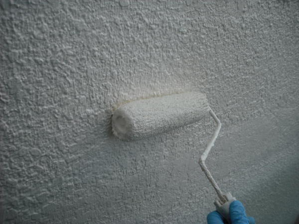碧南市　Ｉ様邸　外壁塗装　シリコンコース下塗り施工中