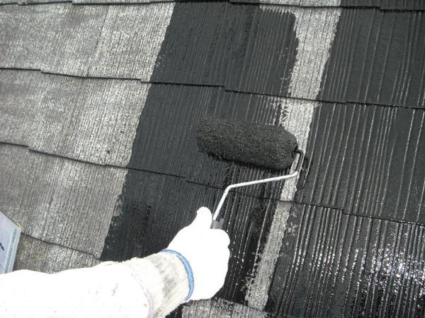 西尾市 Ｊアパート K棟 外壁塗装 屋根塗装 シリコンコース屋根中塗り塗装中