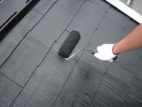 西尾市 Ｊアパート K棟 外壁塗装 屋根塗装 シリコンコース屋根上塗り塗装中