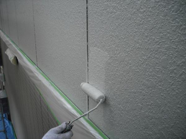 西尾市 Ｊアパート K棟 外壁塗装 屋根塗装 シリコンコース中塗り塗装中