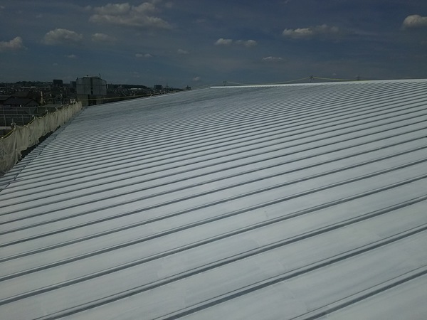 名古屋市　鎌倉台中学校　屋根塗装　シリコンコース錆止め完了