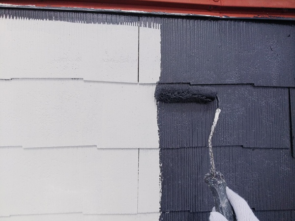 安城市 I様邸  屋根・外壁塗装 RSシルバーグロスSiコース屋根中塗り中
