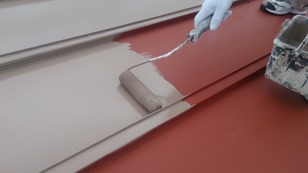 名古屋市　滝の水小学校　屋根塗装　シリコンコース中塗り塗装