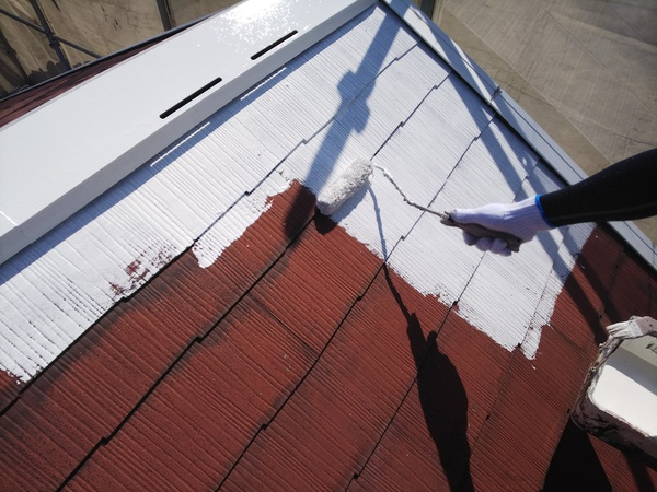豊明市 Sアパート2 屋根・ 外壁塗装 RSシルバーグロスSiコース屋根下塗り中