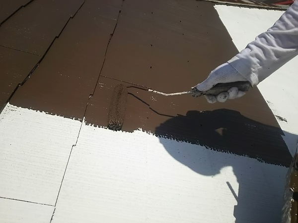 名古屋市 ヴェリーフラワー 店舗 屋根・外壁塗装 シリコンコース屋根中塗り塗装中
