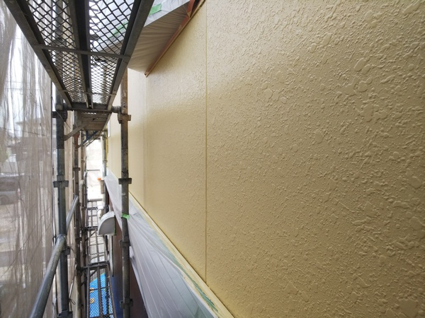豊明市 Sアパート2 屋根・ 外壁塗装 RSシルバーグロスSiコース中塗り完了