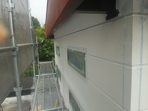 名古屋市 ヴェリーフラワー 店舗 屋根・外壁塗装 シリコンコース外壁下塗り完了2