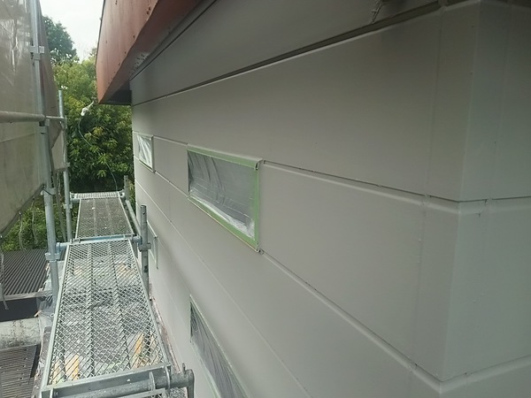 名古屋市 ヴェリーフラワー 店舗 屋根・外壁塗装 シリコンコース外壁中塗り完了3
