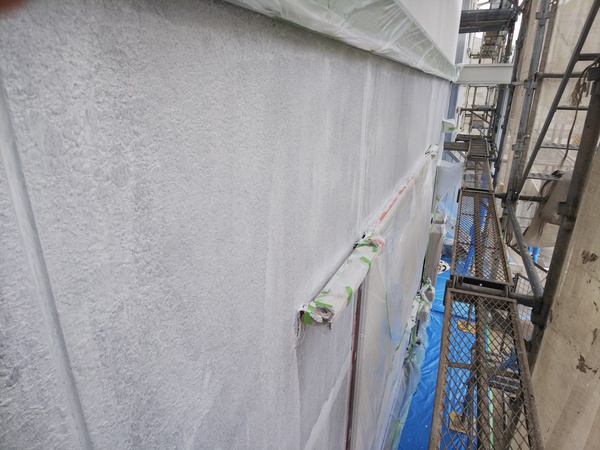 豊明市 Sアパート2 屋根・ 外壁塗装 RSシルバーグロスSiコース下塗り完了
