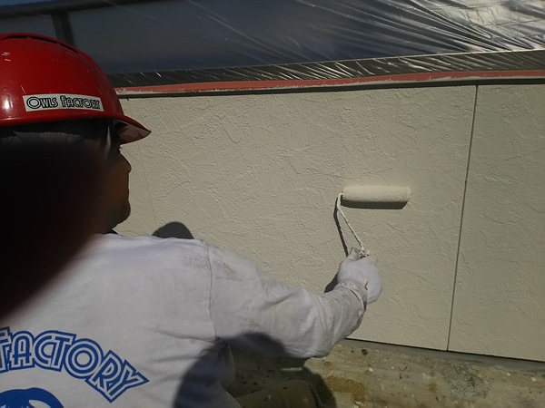 豊田市　F様邸　戸建　屋根・外壁塗装　フッソコース上塗り施工中