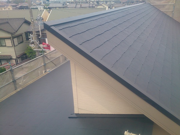 岡崎市 Ｓ様邸 外壁塗装 無機塗装コース　屋根フッソコース屋根中塗り完了
