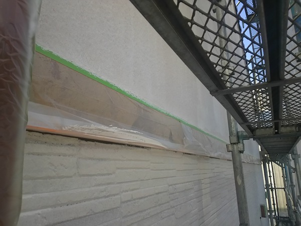 碧南市　Kアパート　外壁塗装　多彩模様コース下塗り完了