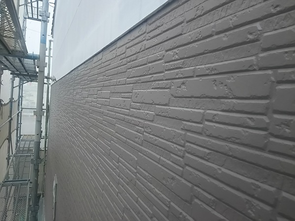 碧南市　KアパートB　外壁塗装　多彩模様コース　外壁塗装　中塗り塗装完了