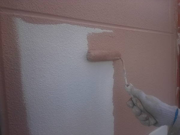 岡崎市　Ｏ様邸　屋根外壁塗装　ﾌｯｿｺｰｽ　外壁塗装　中塗り施工中