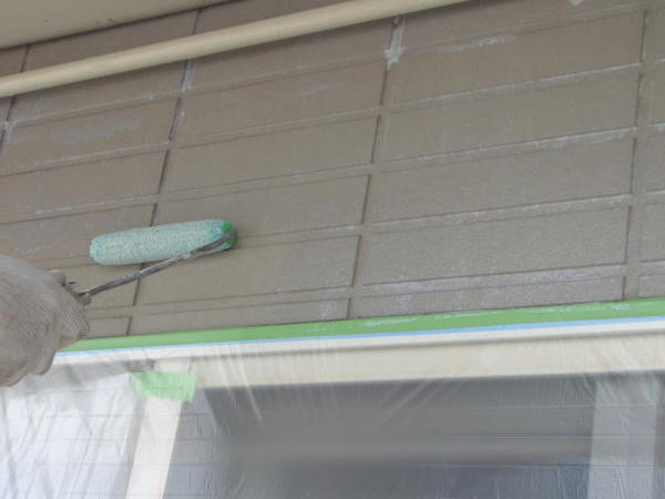 刈谷市　Jアパート　B棟　外壁塗装　屋根塗装　シリコンコースシーラ塗装中