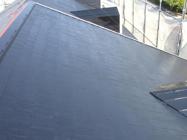 刈谷市　Jアパート　B棟　外壁塗装　屋根塗装　シリコンコース屋根上塗り完了