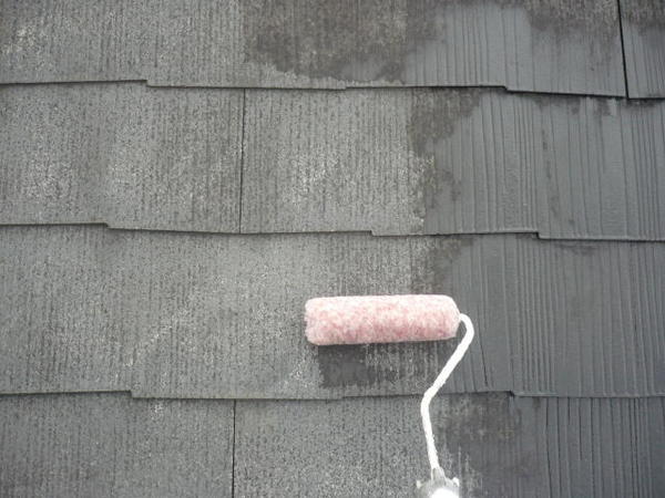 西尾市　Ｊアパート　Ｄ棟　外壁塗装　屋根塗装　シリコンコース下塗り塗中屋根