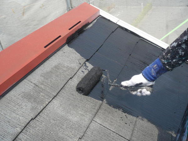 西尾市 Ｊアパート 棟 Ｅ外壁塗装 屋根塗装 シリコンコース屋根中塗り塗装中