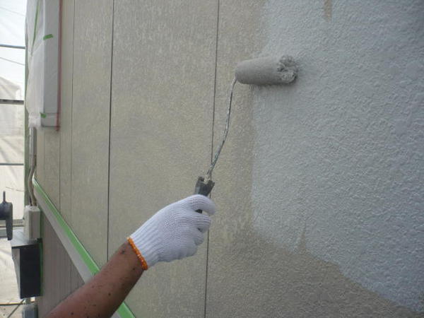 西尾市 Ｊアパート 棟 Ｅ外壁塗装 屋根塗装 シリコンコース中塗り塗装中