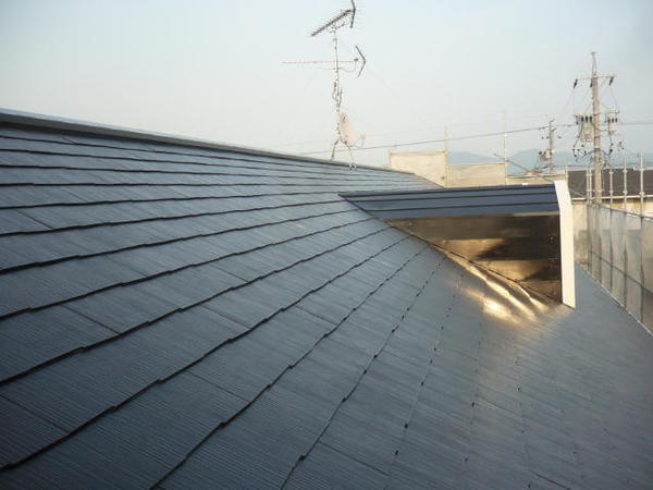 西尾市 Ｊアパート 棟 Ｅ外壁塗装 屋根塗装 シリコンコース屋根中塗り完了