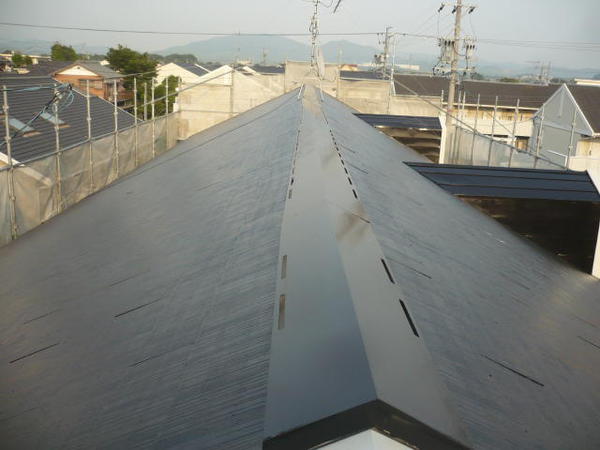 西尾市 Ｊアパート 棟 Ｅ外壁塗装 屋根塗装 シリコンコース屋根上塗り完了