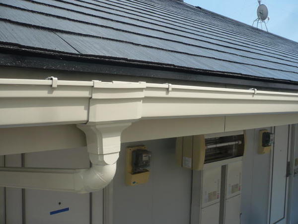 西尾市 Ｊアパート F棟 外壁塗装 屋根塗装 シリコンコース外壁上塗り完了2