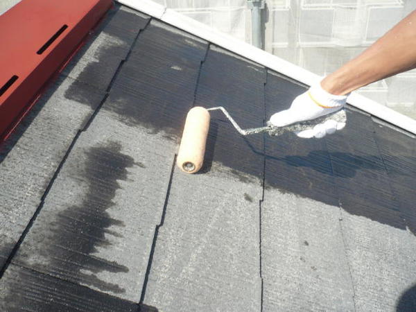 西尾市 Ｊアパート I棟 外壁塗装 屋根塗装 シリコンコース屋根下塗り施工中