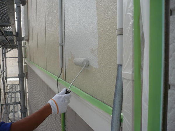西尾市 Ｊアパート I棟 外壁塗装 屋根塗装 シリコンコース外壁中塗り塗装中